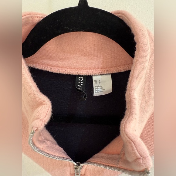 H&M Short Sweatshirt Size Small in Dark Blue / Block Colored - Picture 6 of 7